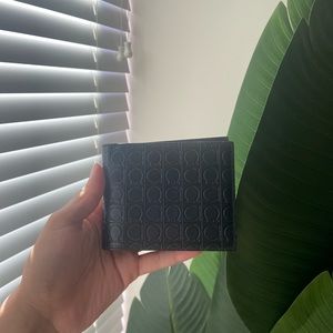 PERFECT CONDITION SALVATORE FERRAGAMO BIFOLD WALLET